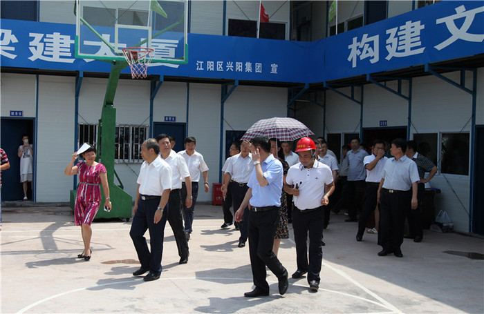 蒋书记检查梨子园